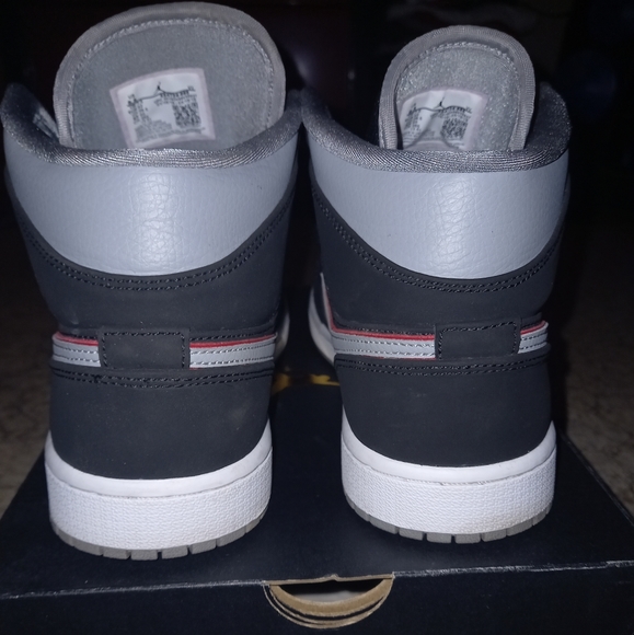 Jordan 1 Mid Bred 2019 - Picture 4 of 4